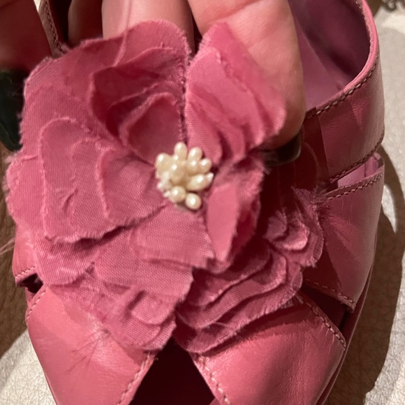 BCBG woman’s shoes. - Picture 2 of 5